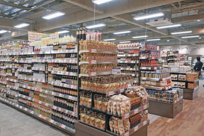 流通革新: 小型超市轉(zhuǎn)型案例分析:八百幸 2010年之后,我國(guó)零售行業(yè)中出現(xiàn)了大賣(mài)場(chǎng)增長(zhǎng)放緩,關(guān)店不斷,而社區(qū)生鮮店、便利店等小型業(yè)態(tài)興起且迅速擴(kuò)大的現(xiàn)象,這種現(xiàn). - 雪球